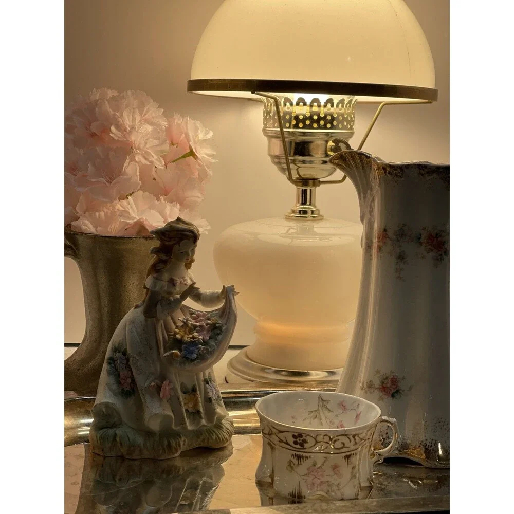 Vintage Lefton China KW133B Hand Painted Girl with Flowers Figurine Japan, EXCL - Picture 2 of 8